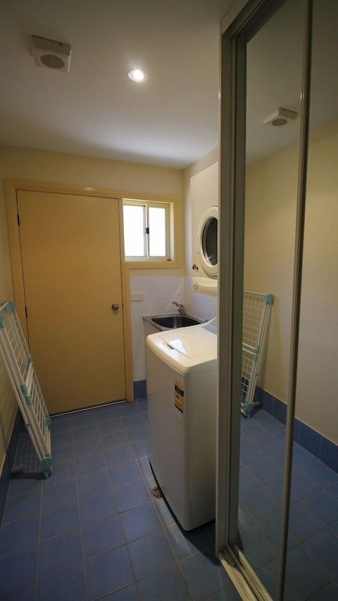 Torino 3 - Lake Jindabyne & Snowy Mountain Views - Accommodation Perth 0