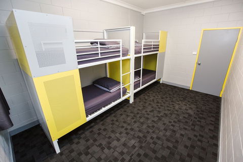 Mad Monkey Backpackers Village - Perth Resorts 5