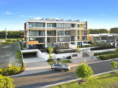 The Peninsula At Hope Island - Accommodation Perth 2
