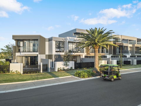 The Peninsula At Hope Island - Accommodation Perth 1