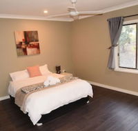 Warrawong holiday big home - Perth Resorts