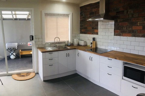 3ree Spacious & Charming Apartment - Accommodation Perth 6