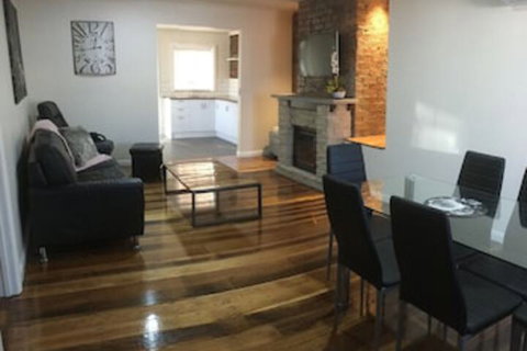 3ree Spacious & Charming Apartment - Accommodation Perth 0