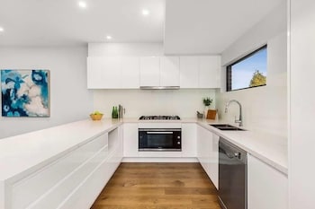 Glen Manor 1 - Perth Resorts 0