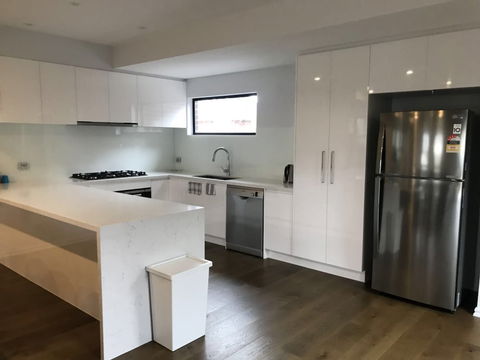 Glen Manor 1 - Perth Resorts 2