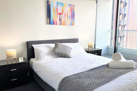 Ready Set On Coventry - Accommodation Perth 3
