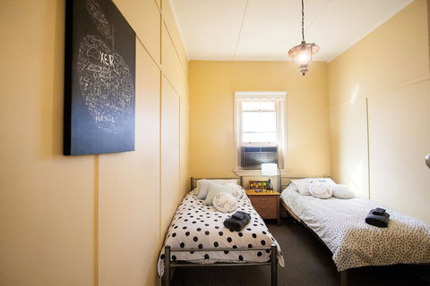 Charleston House - Mathoura - Perth Resorts 6