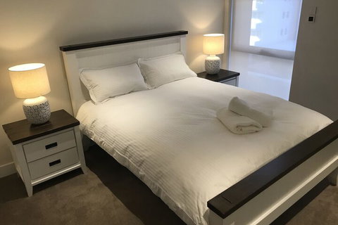 Executive 2 Bedroom Wollongong Apartment - Accommodation Perth 2