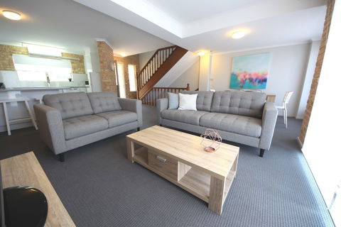 Ocean Shores Unit  No 4 - Accommodation Perth 3