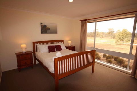 Verona Vineyard Cottage - Perth Resorts 3