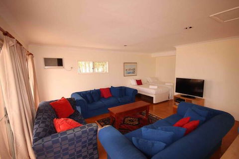 Verona Vineyard Cottage - Perth Resorts 4