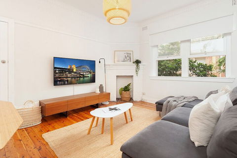 Bright Beachside Curlewis Apartment - Accommodation Perth 4