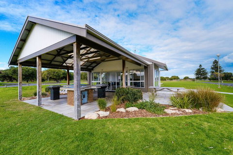 Port Elliot Holiday Park - Accommodation Perth 1