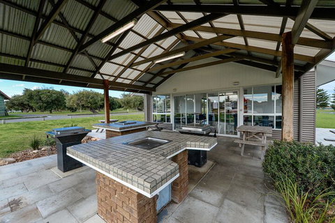 Port Elliot Holiday Park - Accommodation Perth 2
