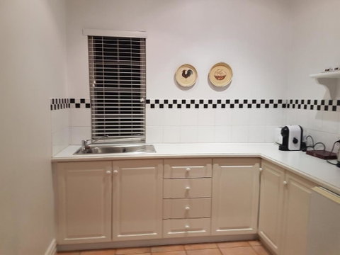 Two Sisters Chalets - Accommodation Perth 3