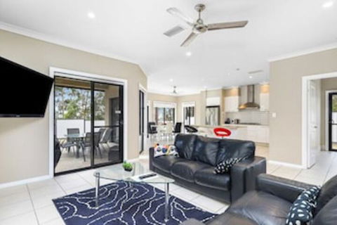 Central Gold Coast Large, Modern, Elevated Home - Accommodation Perth 2