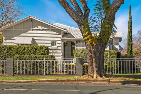 Frangipani House - Accommodation Perth 1