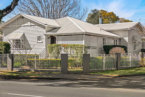 Frangipani House - Accommodation Perth 5