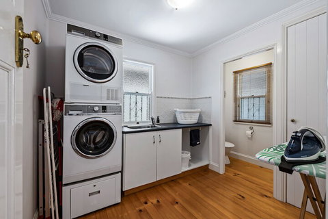 Frangipani House - Accommodation Perth 6