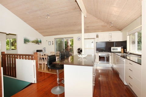 56 Millen Crt Coolum Beach Pet Friendly Linen Included - Perth Resorts 4