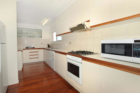 32 Barra Crescent Coolum Beach. Bond 500 FOXTEL WIFI Linen Supplied - Perth Resorts 5