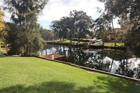 Paradise On The Water - Accommodation Perth 4