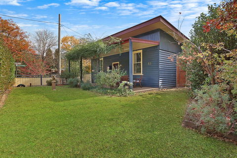 Blue Wren Cottage 3 Bedroom 2 Bath - Accommodation Perth 0