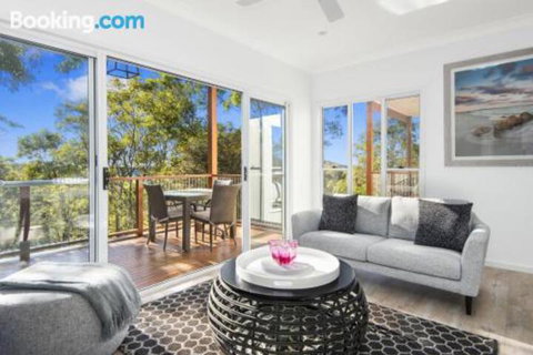 Avalon Tree House - Accommodation Perth 0