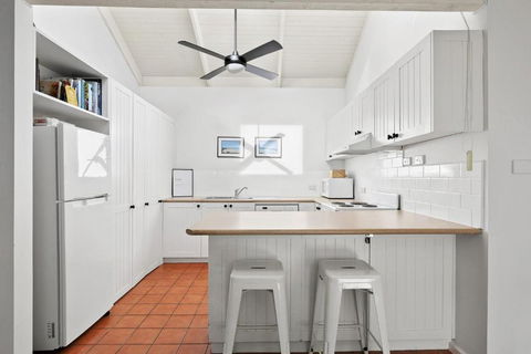 Mysa Anglesea Sleeps 7 WiFi Netflix Cafes Shops - Perth Resorts 3