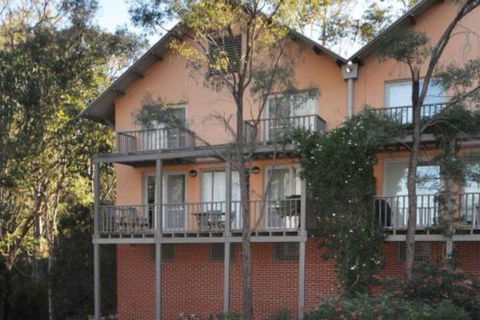 Villa Beaujolais Located Within Cypress Lakes - Perth Resorts 2