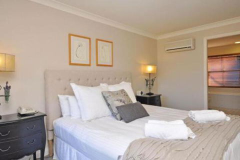 Villa Beaujolais Located Within Cypress Lakes - Perth Resorts 6