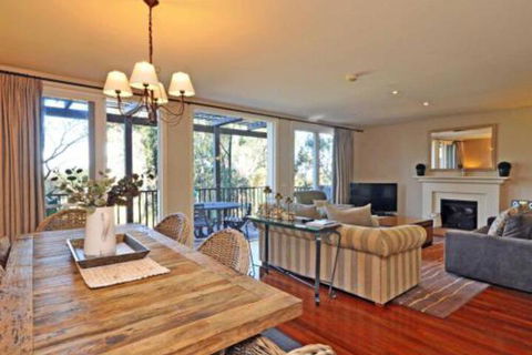 Villa Beaujolais Located Within Cypress Lakes - Perth Resorts 0