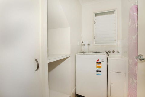 Unit 1 On The Park Coolum Beach - Perth Resorts 3