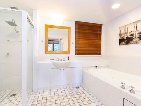 Villa Spa Executive 1br Burgundy Resort Condo Located Within Cypress Lakes Resort (nothing Is More Central) - Accommodation Perth 4