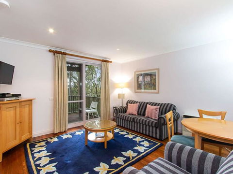 Villa Spa Executive 1br Burgundy Resort Condo Located Within Cypress Lakes Resort (nothing Is More Central) - Accommodation Perth 3