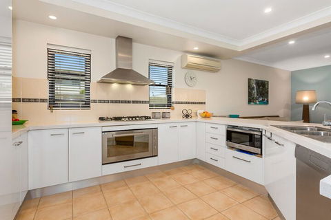 The Doggy Beach House At Salt - Accommodation Perth 4