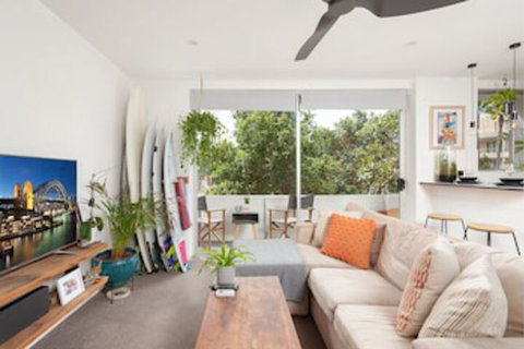 Surf Side Oasis With Balcony Near Beach - Accommodation Perth 0