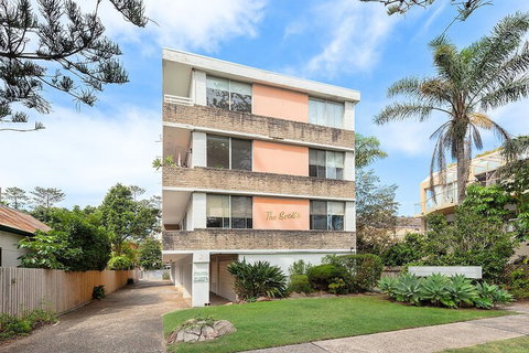 Surf Side Oasis With Balcony Near Beach - Accommodation Perth 1