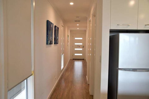 Eastern Breeze - Accommodation Perth 2