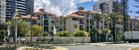 Broadbeach Private Apt With CHA - Accommodation Perth 1