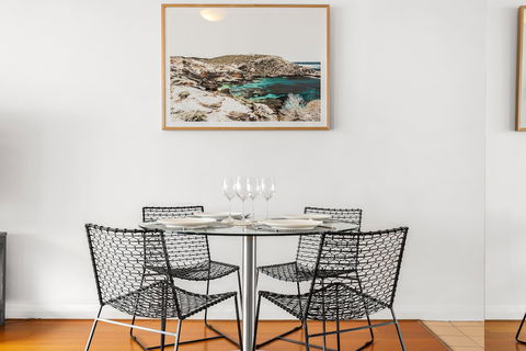 Resort Style 2 Bdrm In Homebush With Bay View - Accommodation Perth 5