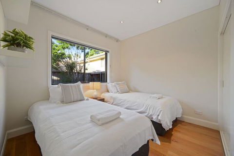 Tranquil & Spacious Home Near Shopping Mall - Accommodation Perth 3