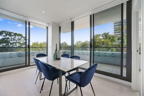 New Luxury Apartment Walking To Shops & Cinema - Accommodation Perth 2
