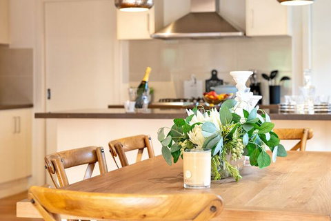 AUJOY 4 Bed Townhouse Glen Waverley - Accommodation Perth 4