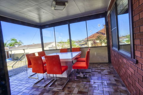 Wollongong Train Station Holiday House - Accommodation Perth 1