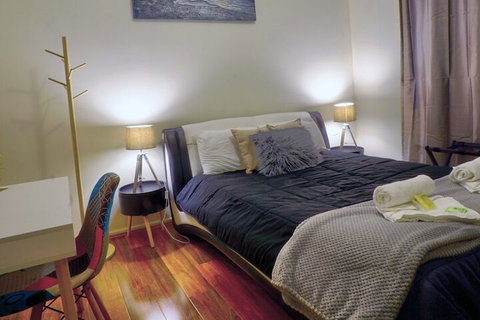 Wollongong Train Station Holiday House - Accommodation Perth 2