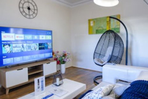 Wollongong Train Station Holiday House - Accommodation Perth 0