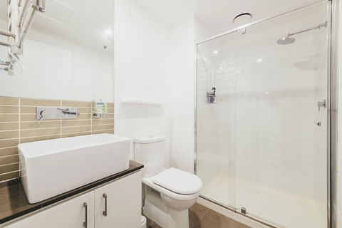 Rubi, 1BDR Melbourne Apartment - Accommodation Perth 2