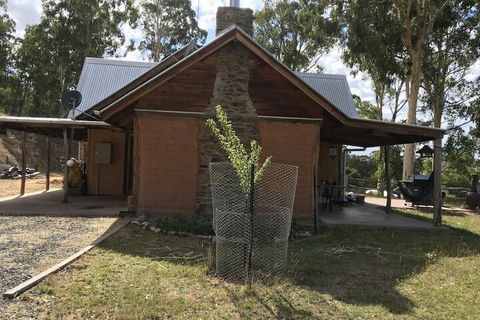 Mud Brick Cottage Cobungra - Perth Resorts 3