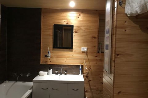 Mud Brick Cottage Cobungra - Perth Resorts 4